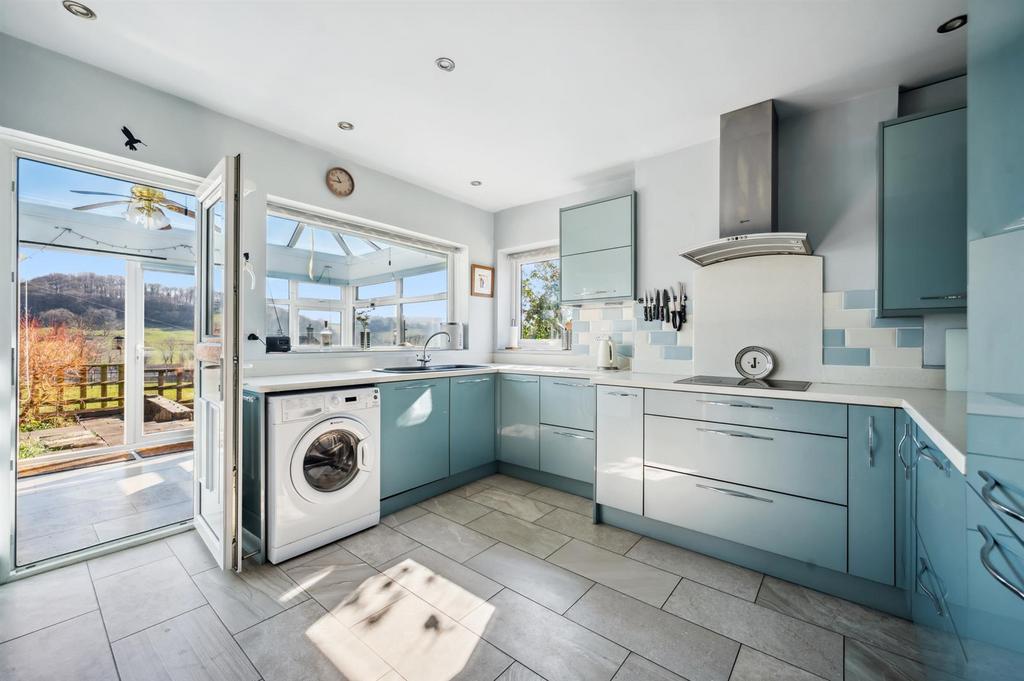 Kitchen to conservatory.jpg