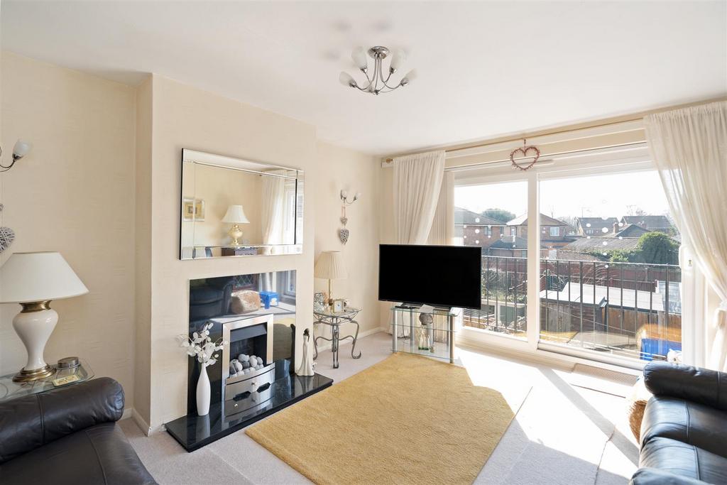 8 Romford Close 4.jpg