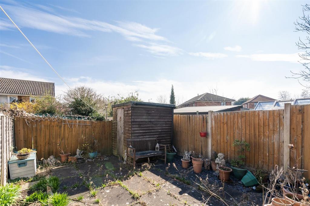 8 Romford Close 28.jpg