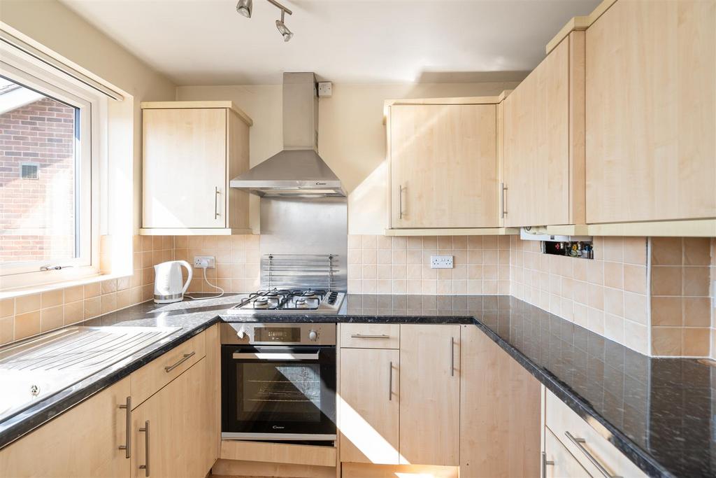 8 Romford Close 2.jpg