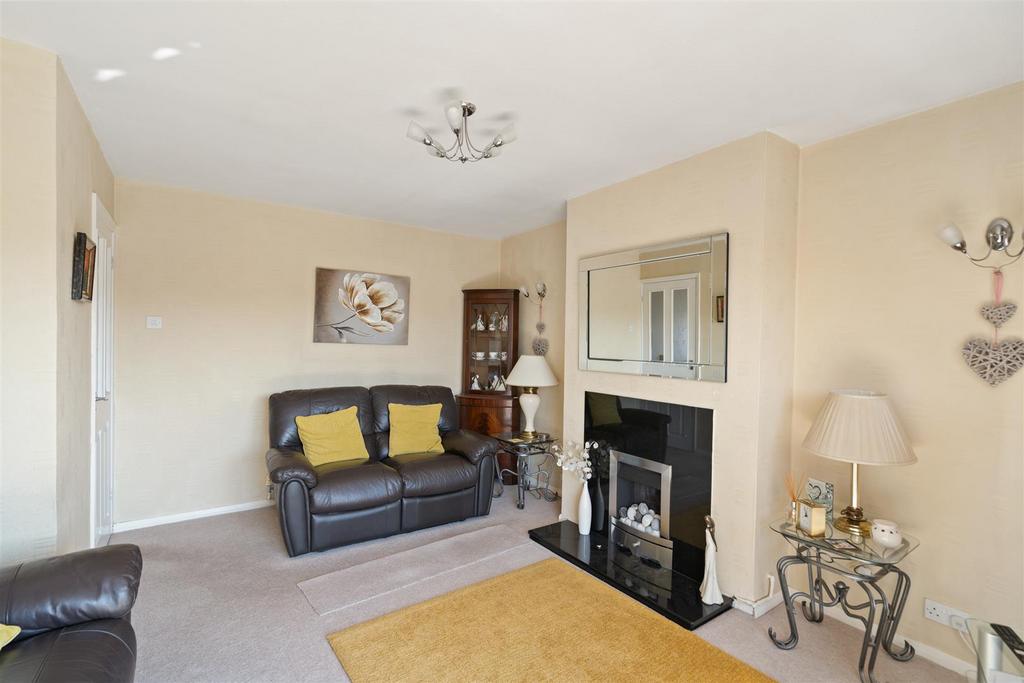 8 Romford Close 7.jpg