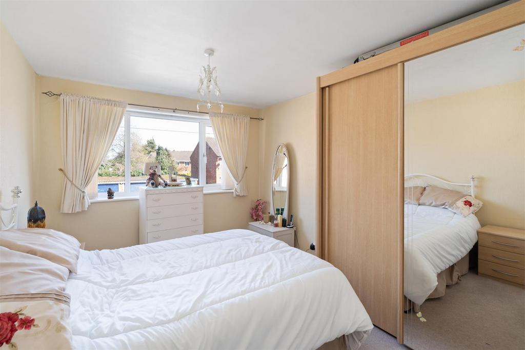 8 Romford Close 17.jpg