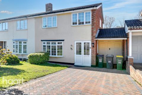 35 Southview Close, Rayleigh, SS6 7LX