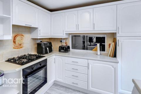 35 Southview Close, Rayleigh, SS6 7LX