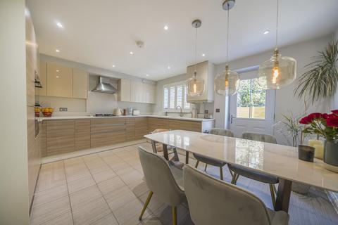 4 bedroom terraced house for sale, Lescot Place, Bromley
