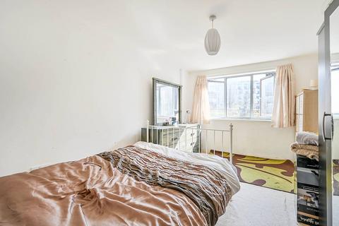 2 bedroom flat for sale, Agate Close, Acton, London, NW10