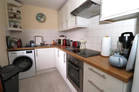 2 bedroom flat for sale, Cooden Drive, Bexhill-on-Sea
