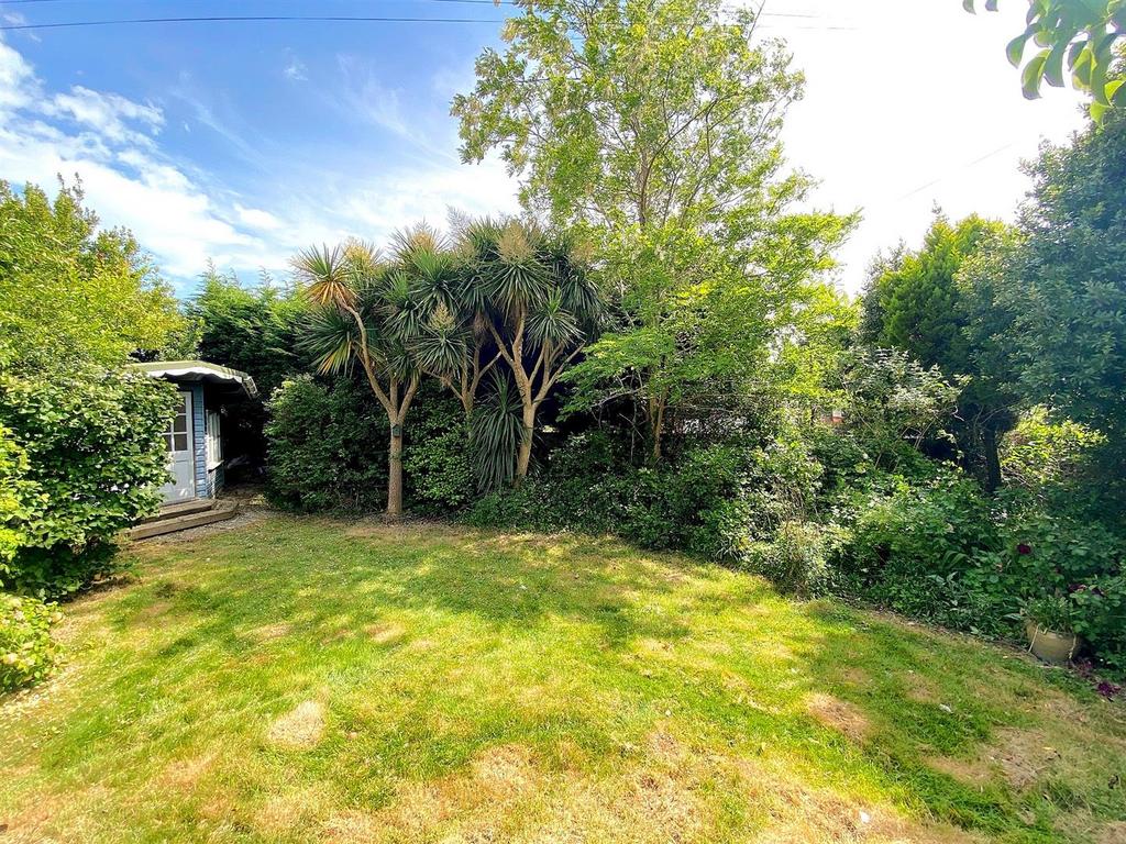 2 Sutherland Ave - Garden to use2.jpg