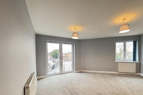 2 bedroom flat to rent, Elliman Avenue, Slough