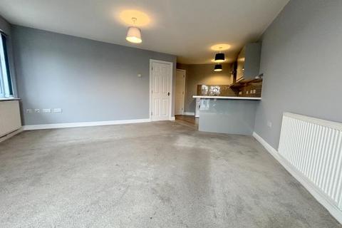 2 bedroom flat to rent, Elliman Avenue, Slough