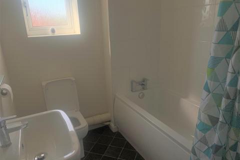 1 bedroom semi-detached house to rent, Sandringham Court, Kettering NN15