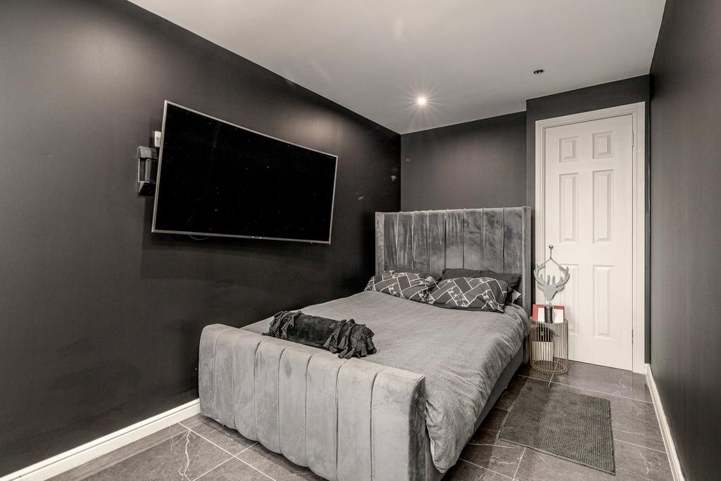 Family Room/Bed 5