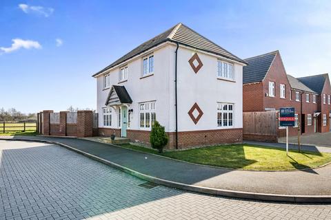 3 bedroom detached house for sale, Turnpike Drive, Evesham, WR11