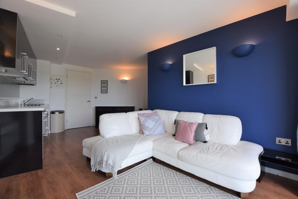 Apartment in Leeds, West Yorkshire - View 2