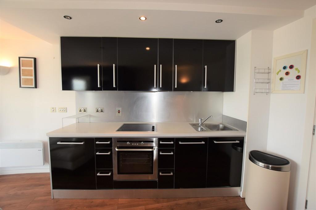 Apartment in Leeds, West Yorkshire - View 4