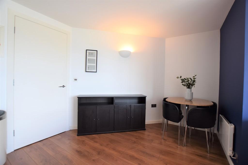 Apartment in Leeds, West Yorkshire - View 5