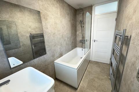 106 Heath Croft Road, Sutton Coldfield, B75 6NF