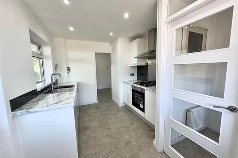 106 Heath Croft Road, Sutton Coldfield, B75 6NF