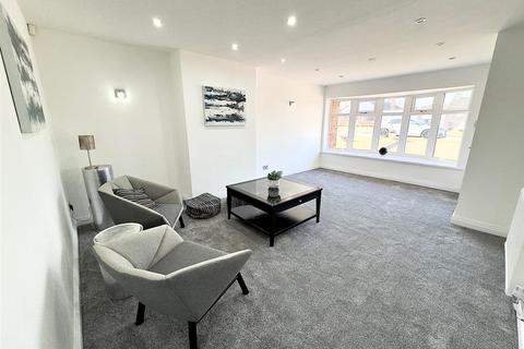 106 Heath Croft Road, Sutton Coldfield, B75 6NF