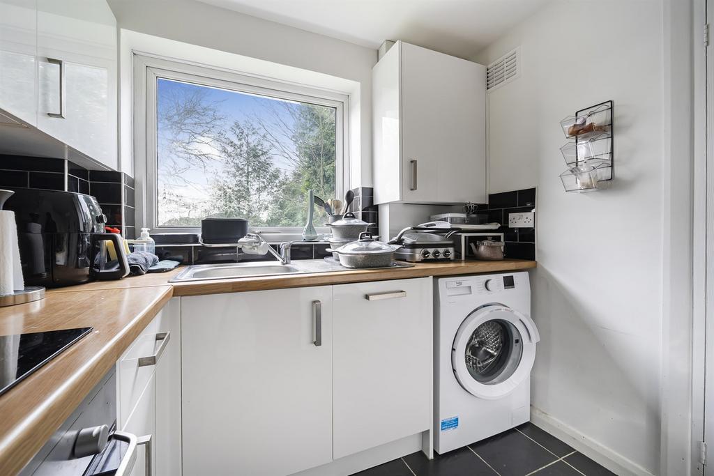 Apartment in Reading - View 4
