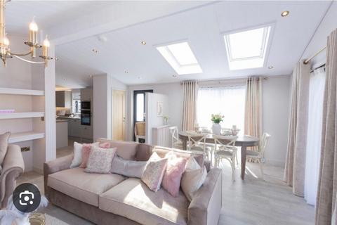 2 bedroom lodge for sale, Bacton Rd North Walsham