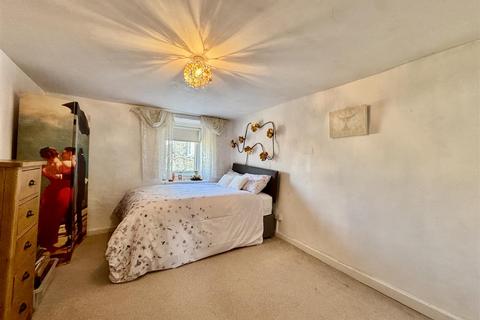 84 Hoyle Fold, Keighley, BD22 6RJ