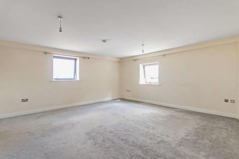 2 bedroom flat to rent, Kentmere Drive, Lakeside DN4