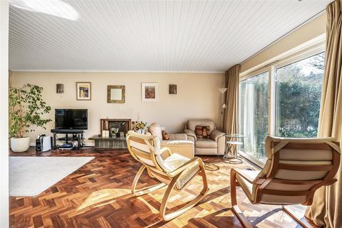 49 Badingham Drive, Fetcham, Leatherhead, KT22 9HA