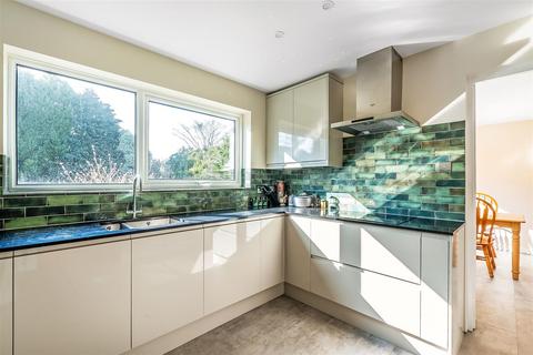 49 Badingham Drive, Fetcham, Leatherhead, KT22 9HA