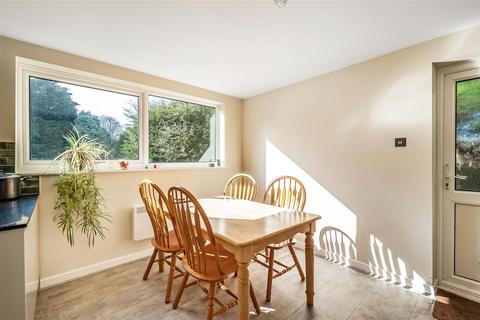 49 Badingham Drive, Fetcham, Leatherhead, KT22 9HA