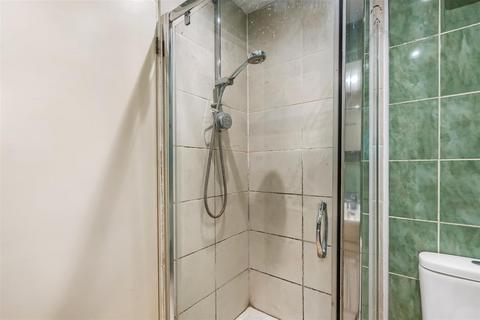 49 Badingham Drive, Fetcham, Leatherhead, KT22 9HA