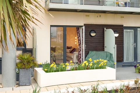 2 bedroom flat for sale, The Waterfront, Goring-by-Sea, Worthing, West Sussex, BN12