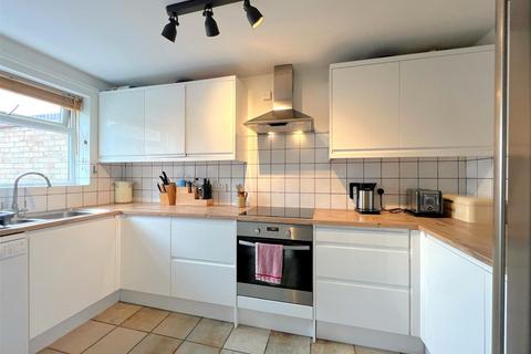 14 Arundel Close, Warwick, CV34 5HZ
