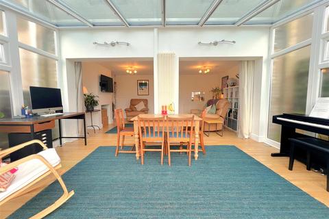 14 Arundel Close, Warwick, CV34 5HZ