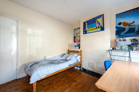 2 bedroom terraced house for sale, Walnut Tree Close, Guildford, GU1, Guildford, GU1