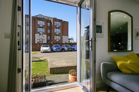 2 bedroom apartment for sale, London Road, East Grinstead, RH19
