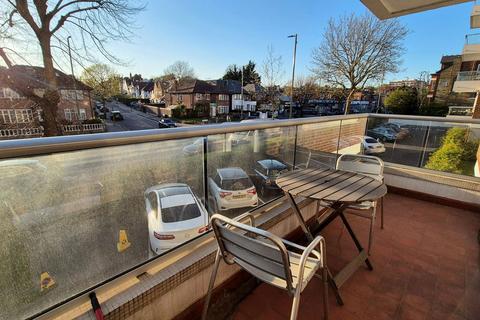2 bedroom flat to rent, Regents Park Road, London N3