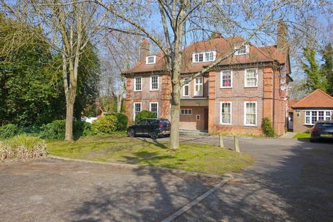 Flat 3, 17 Frithwood Avenue, Northwood, HA6 3LY