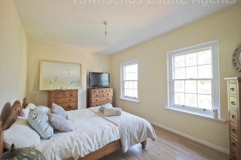 Flat 3, 17 Frithwood Avenue, Northwood, HA6 3LY