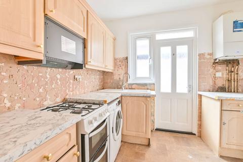 2 bedroom flat to rent, Maybury Gardens, Willesden, London, NW10
