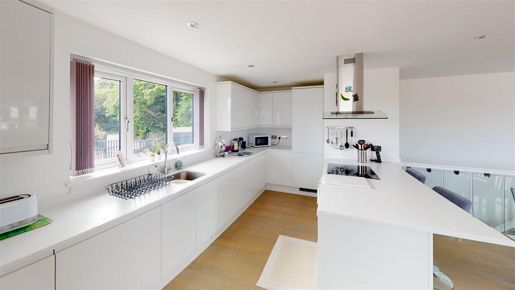 2-Wishing-Well-Close-Kitchen.jpg
