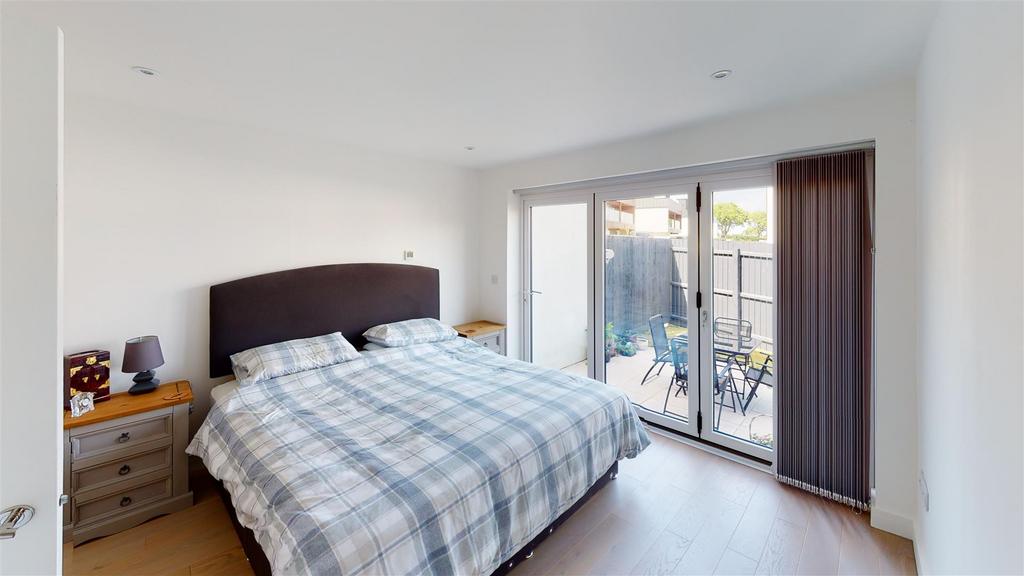 2-Wishing-Well-Close-Bedroom.jpg