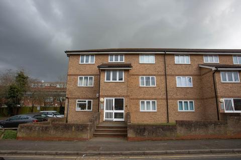 2 bedroom flat to rent, Fort Pitt Street, Chatham