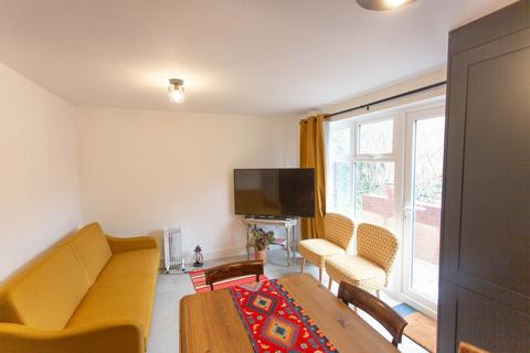 2 bedroom flat to rent, Fort Pitt Street, Chatham