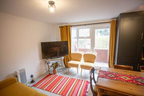 2 bedroom flat to rent, Fort Pitt Street, Chatham