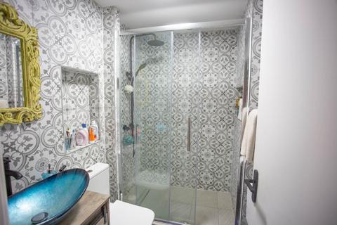 2 bedroom flat to rent, Fort Pitt Street, Chatham