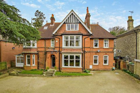 6 bedroom detached house for sale