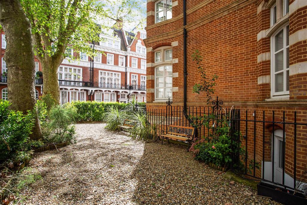 69034 Flat 3, 27-28 Kensington Court London  (24).