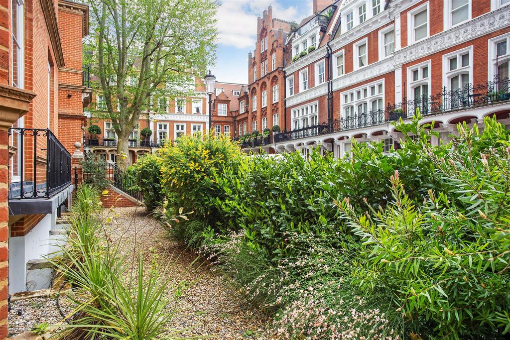 69034 Flat 3, 27-28 Kensington Court London  (25).