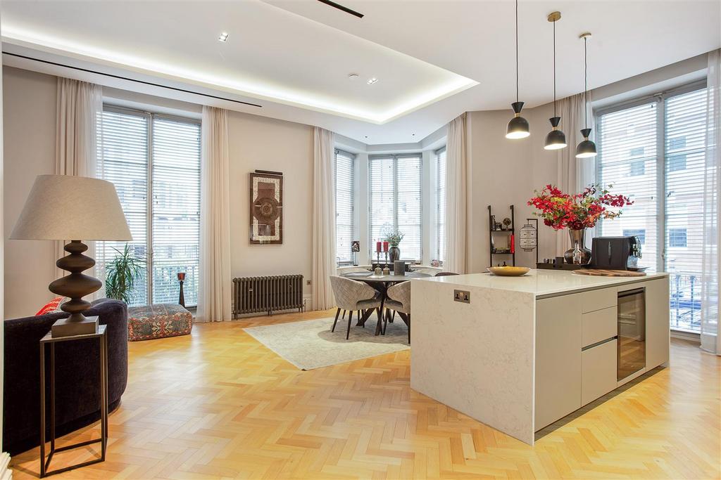 69034 Flat 3, 27-28 Kensington Court London  (3).j